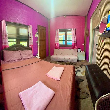 Lee Red House Hotel Ban Lak Uan Kültér fotó